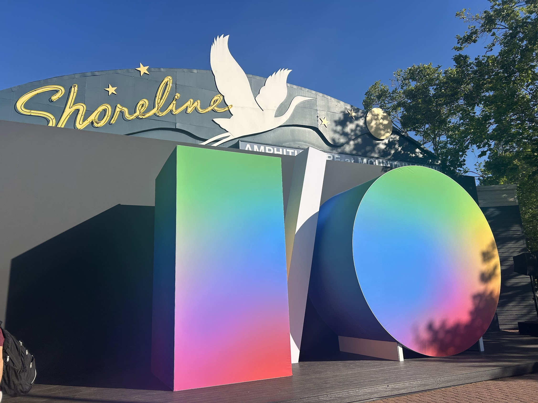 会場入口にある Google IO のオブジェ