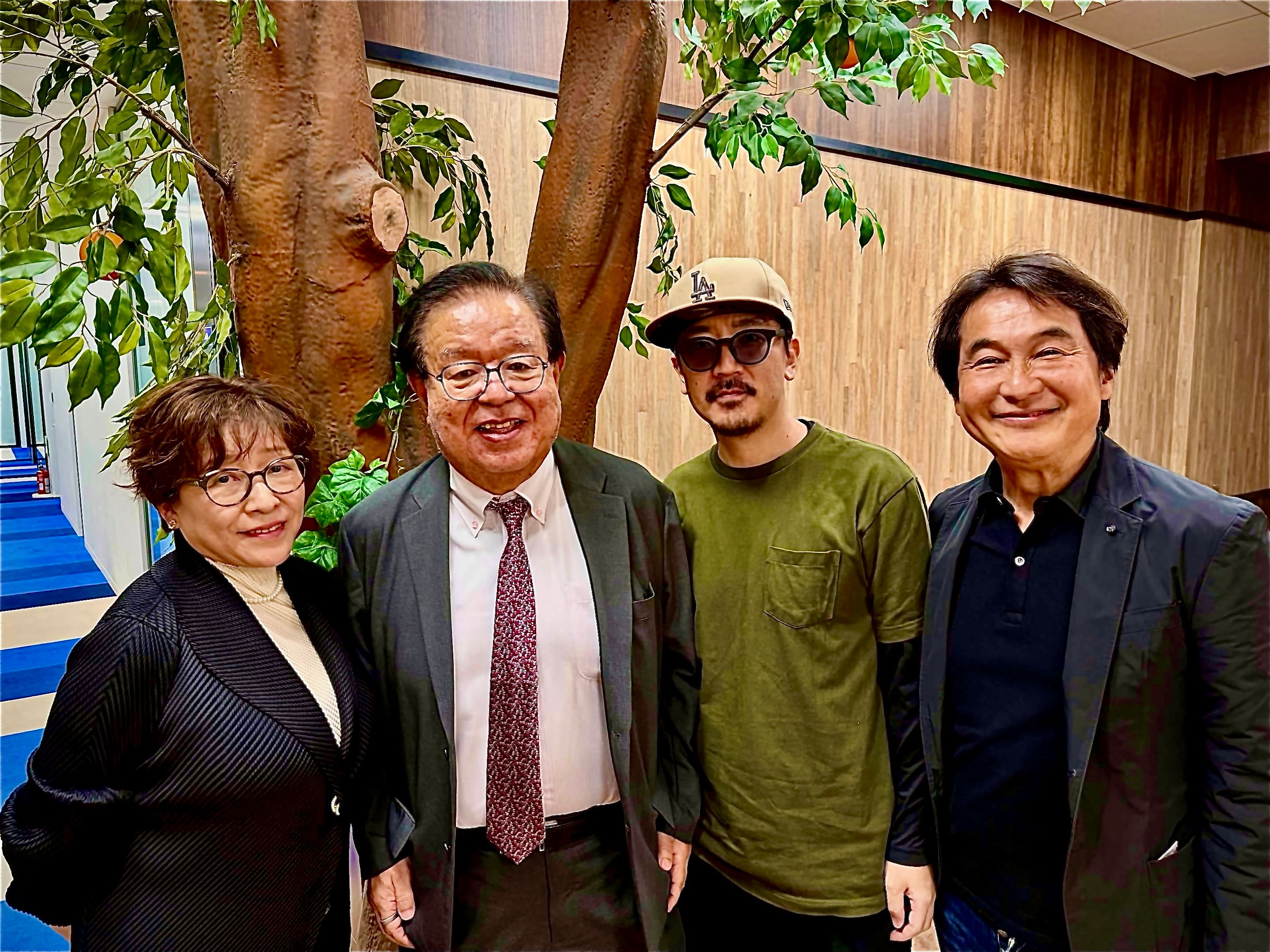 瀧田さん、村井先生、Jxck、夏野さん 4 人での記念撮影